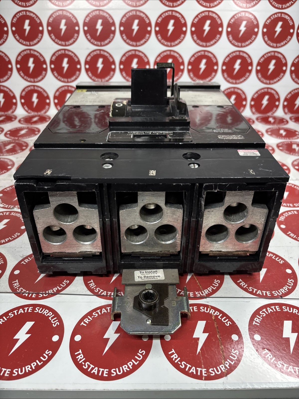 Used MH36450 Square D 450 Amp 600 Volt I-Line Circuit Breaker * CHIPPED*