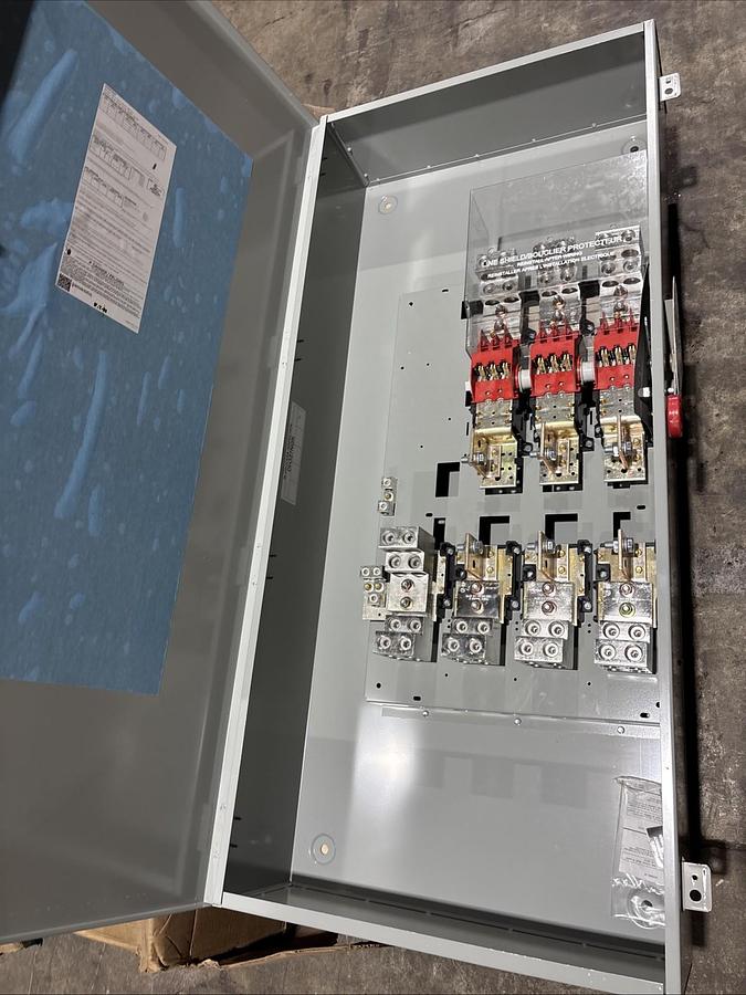 Used EATON DH327NGK 800 amp 240v Fused Indoor 3 Phase Disconnect Switch NEWπ΄π΄