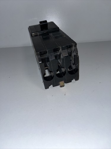 Used SQUARE D Q1 Q1370 70 AMP 3 POLE CIRCUIT BREAKER 70A 3P 240V