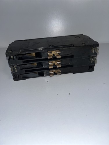 Used SQUARE D Q1 Q1370 70 AMP 3 POLE CIRCUIT BREAKER 70A 3P 240V