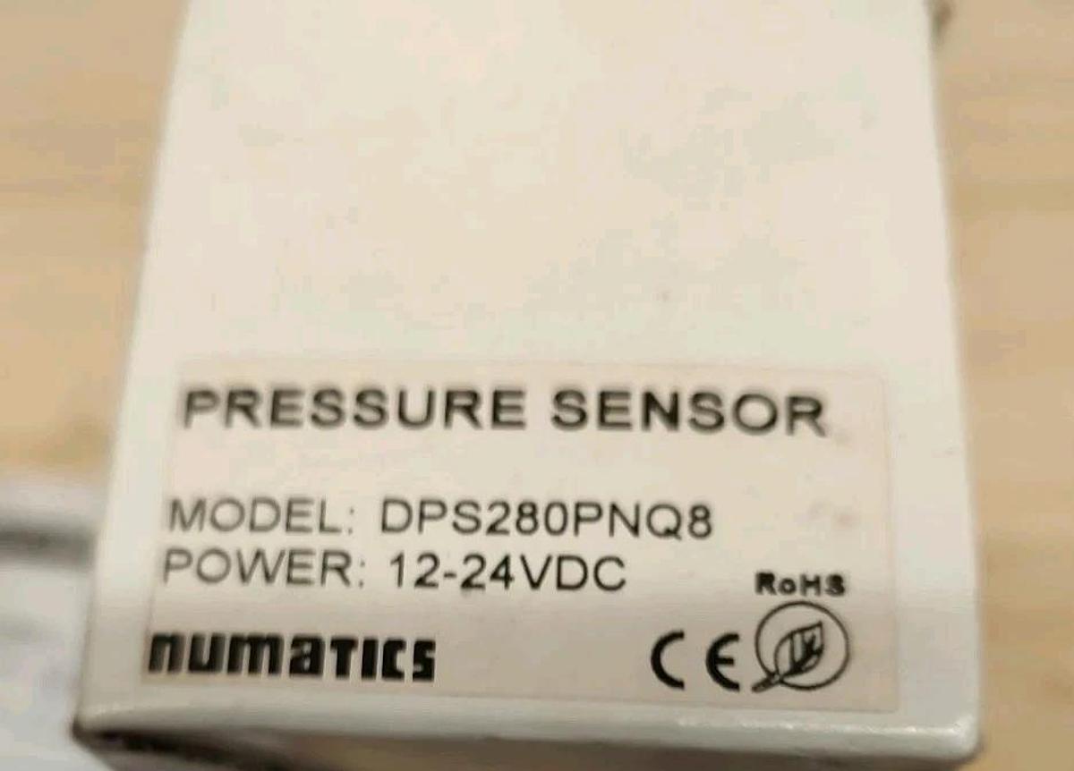 NEW Numatics DPS280PNQ8 Digital Pressure Switch 0-145psi PNP 12-24VDC