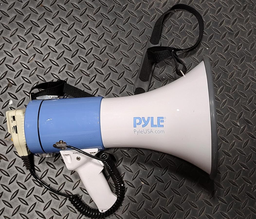 Used USED & WORKING PYLE PMP59IR Megaphone Record & Rechargeable Battery iPod/MP3 Input PMP59IR
