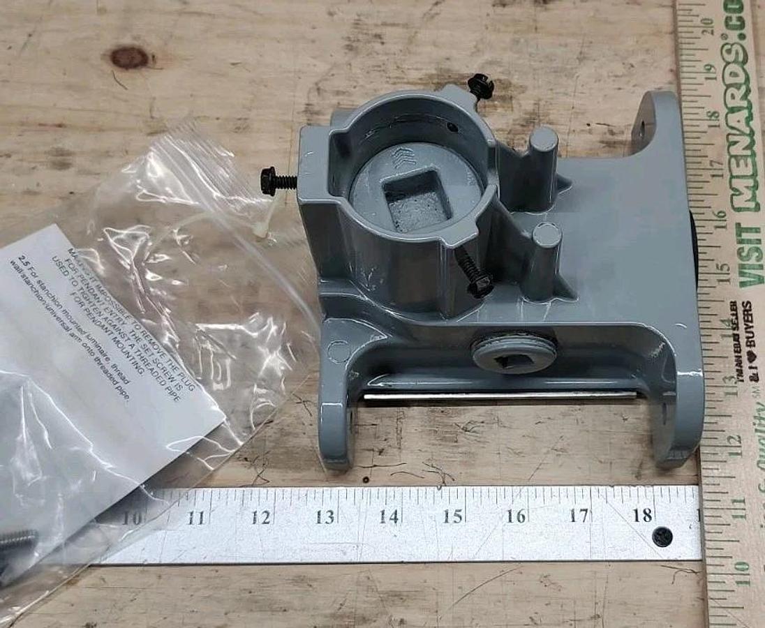 NEW Holophane P3US-CRG Universal Mount Arm