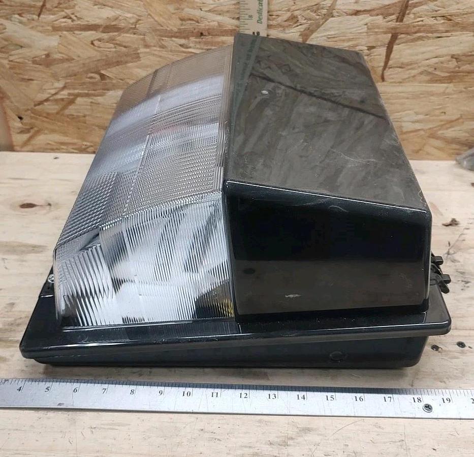 NEW Lithonia TWP 2/42TRT Multi-Volt L/LP Wall-Pack Light 120-277V With Bulbs