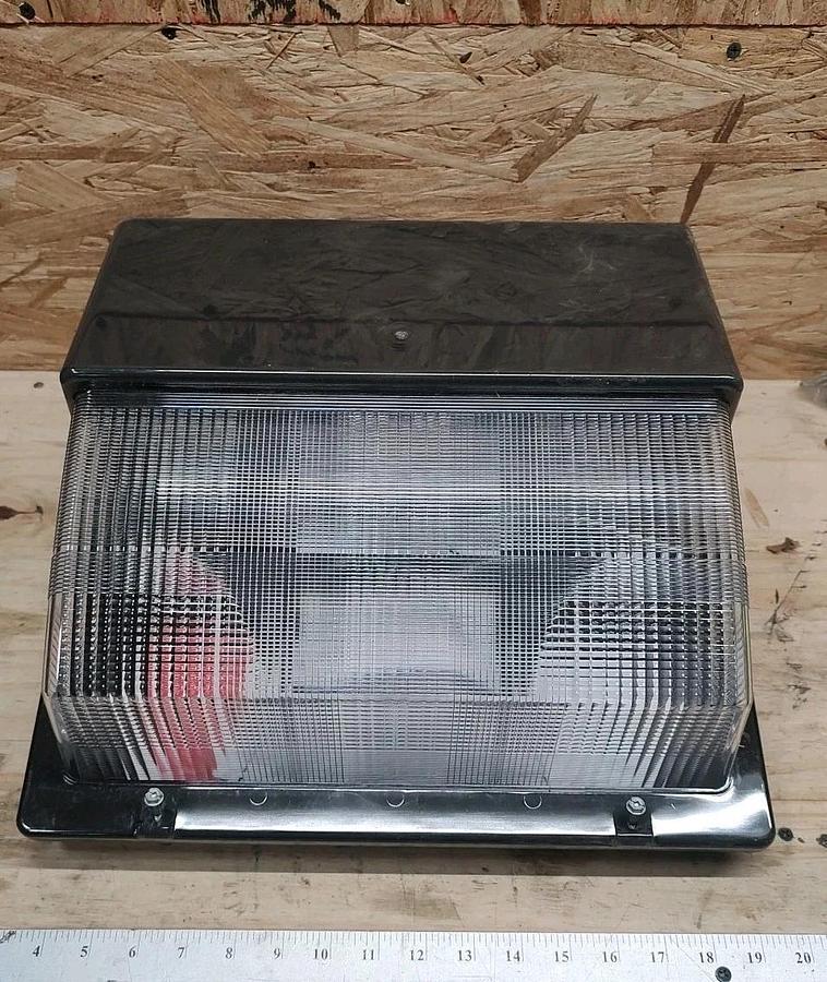 NEW Lithonia TWP 2/42TRT Multi-Volt L/LP Wall-Pack Light 120-277V With Bulbs