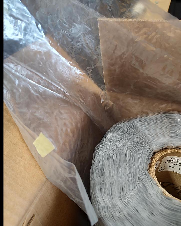 NEW LOT of 1 Sealed Air Bubble Wrap IB Premium FILM ROLL 975Ft 17"W x 12" 101023990