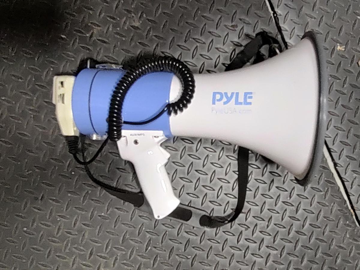 Used USED & WORKING PYLE PMP59IR Megaphone Record & Rechargeable Battery iPod/MP3 Input PMP59IR