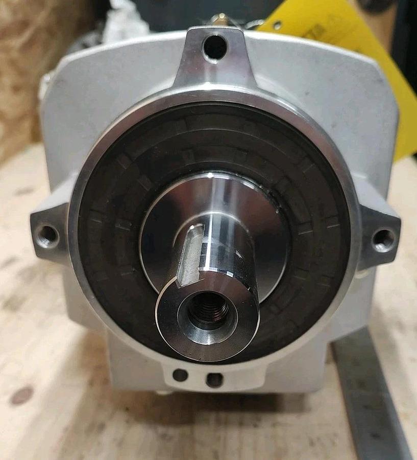 NEW NORD Gearmotor SK572.1Z VL-90SP/4 CUS TW 24.58:1 3ph 1.5 HP 203522329-400
