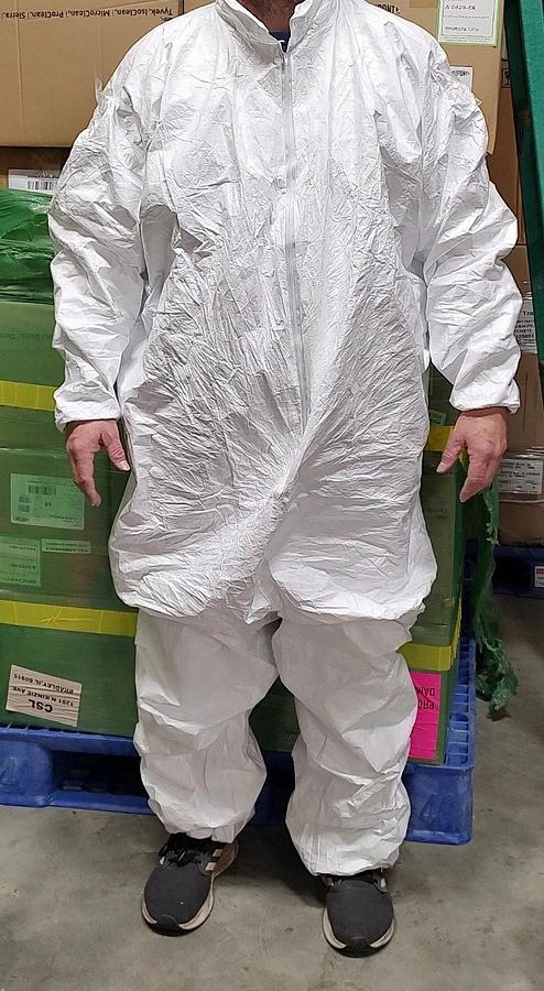 NEW CASE / 25 DuPont 6X Tyvek Suit IsoClean IC181SWH6X002500 Disposable Coverall