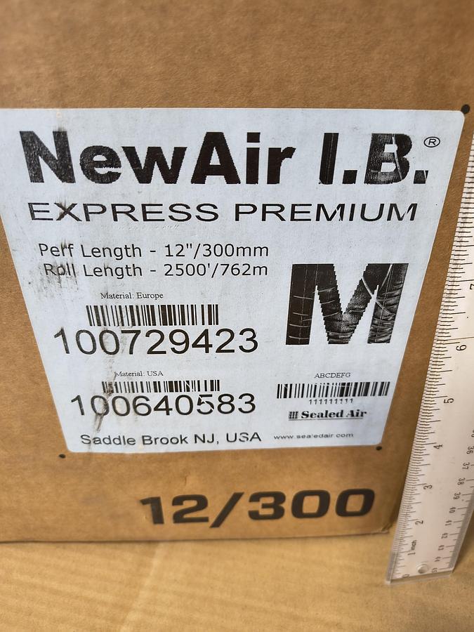 NEW LOT of 1 Bubble Wrap Sealed Air FILM ROLL NewAir I.B. Expresss Premium MEDIUM 2500Ft x 12"W 100640583