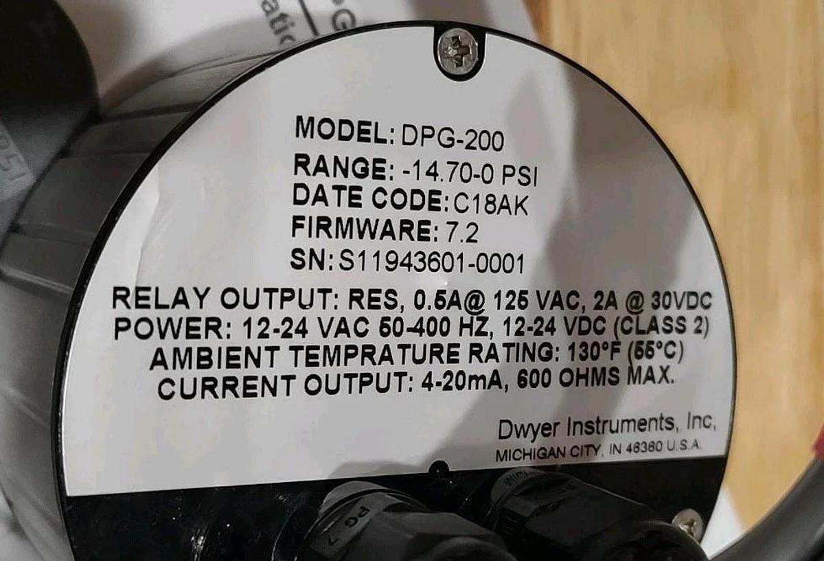 NEW OPEN BOX Dwyer 102048-48 DPG-200 Digital Pressure Gauge -14.7 to 0 psi