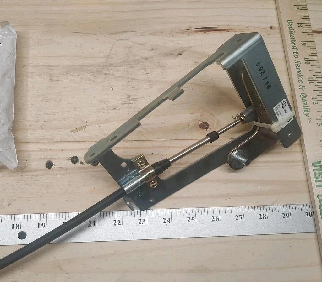 New In Old Box EATON F0S06C G-Flexible Shaft 6ft Long For Type 1/3R/12 Enclosure