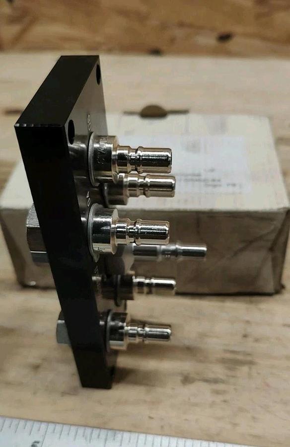 NEW Staubli RMI206.06.6201 Manual Multi-Coupling Fixed Plate Temperature Control