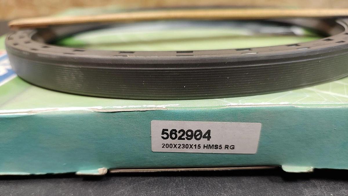 Lot of 1 NEW SKF 562904 Oil Seal CR 200 x 230 x 15 HMS5 RG. A1
