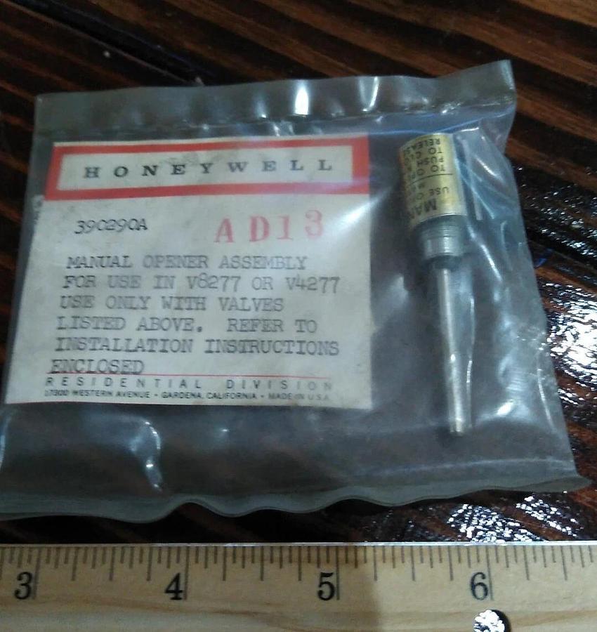 NOS HONEYWELL 390290A MANUAL OPENER ASSEMBLY FOR V8280 V4280 VALVES