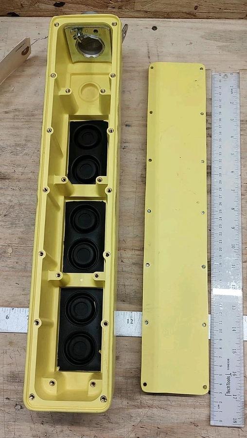 NEW KONE 70411403 Hubbell 2016 WPBC 6 Button Crane pendant enclosure Indoor