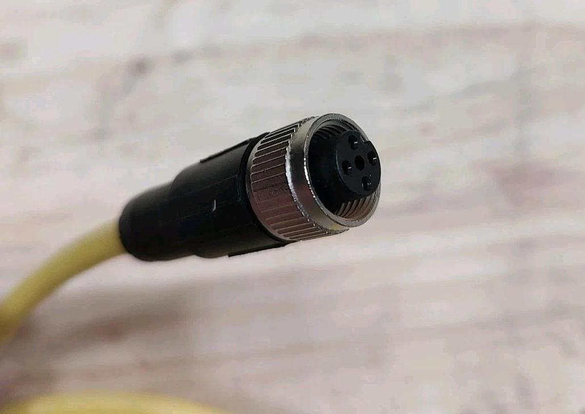 NEW Phoenix Contact 1424905 Sensor/actuator cable 4C-18AWG PVC yellow 5 meters