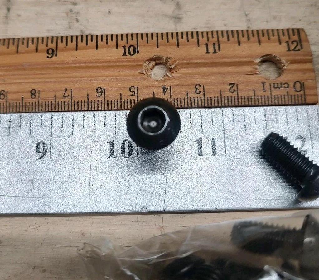 NEW Fastenal 1139916 Button Head Socket Cap Screw Black Oxide M8-1.25mm x 16mm