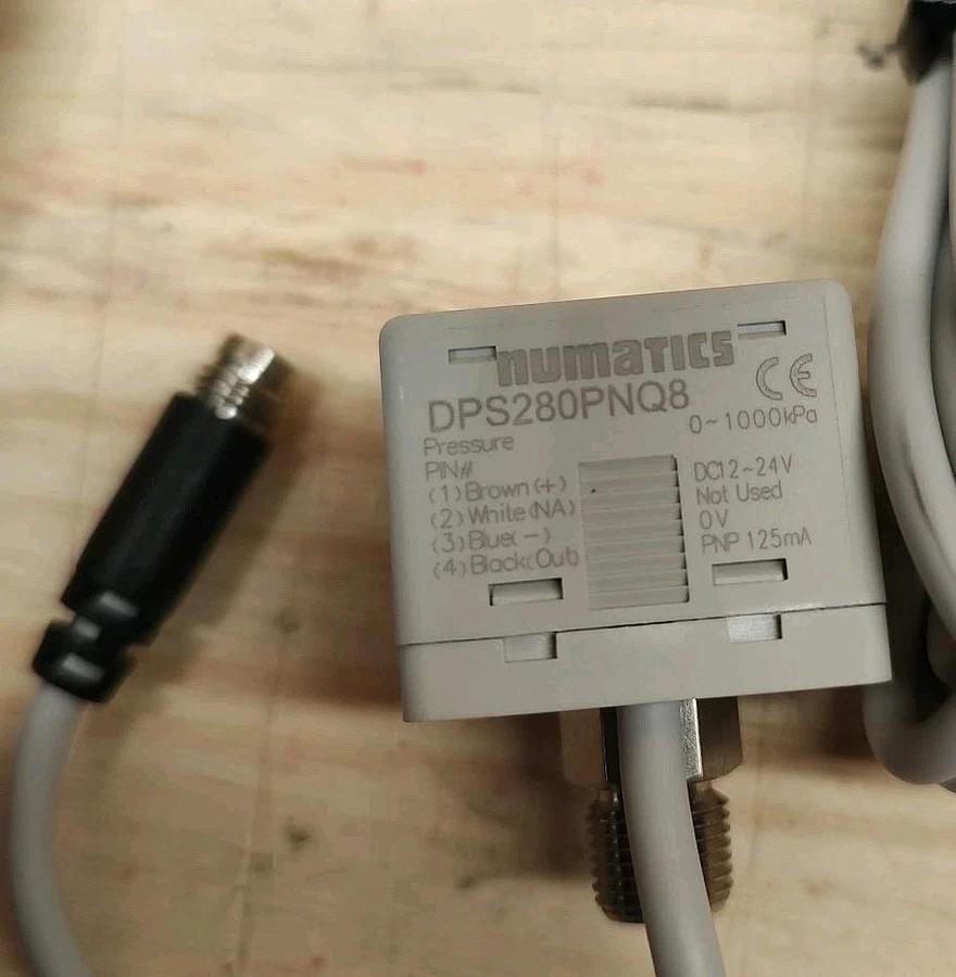 NEW Numatics DPS280PNQ8 Digital Pressure Switch 0-145psi PNP 12-24VDC