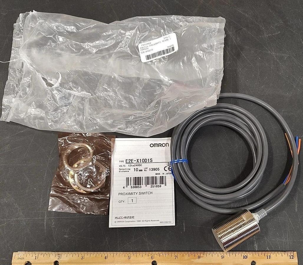 NEW Omron E2E-X10D1S M30 Cylinder Proximity Switch 12-24VDC 10mm detect A2