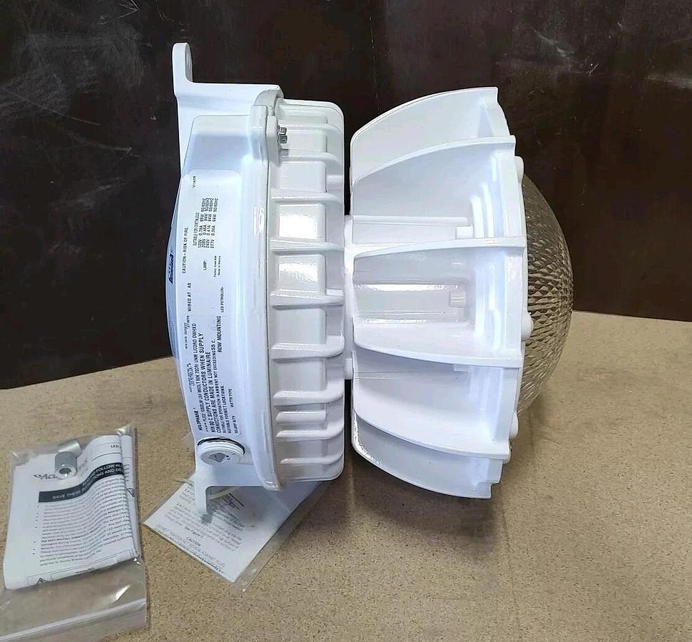 NEW Holophane Petrolux LED PLED2 10000LM WET LOCATION High Bay Fixture - WHITE