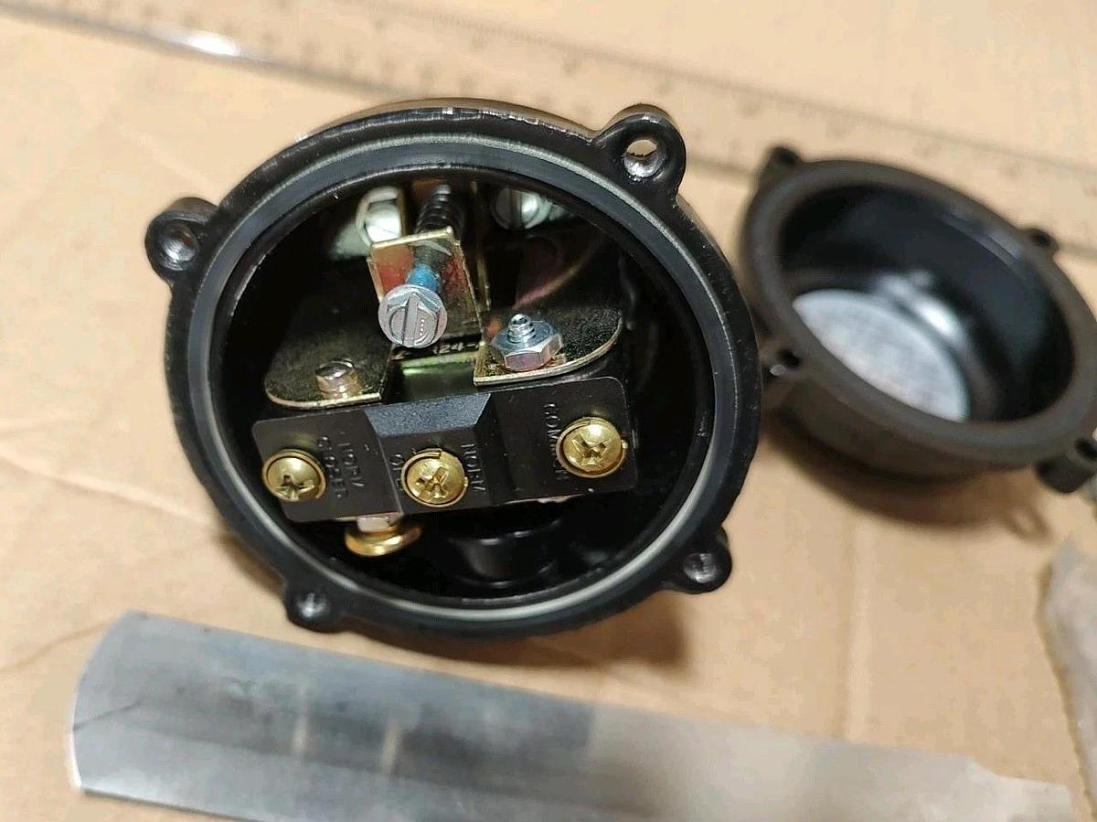 NOS MCDONNELL FS8-W 1" General Purpose Liquid Flow Switch NEMA 4 120/240VAC