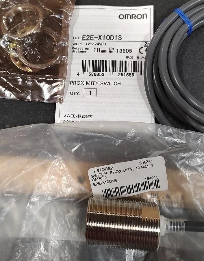 NEW Omron E2E-X10D1S M30 Cylinder Proximity Switch 12-24VDC 10mm detect A2