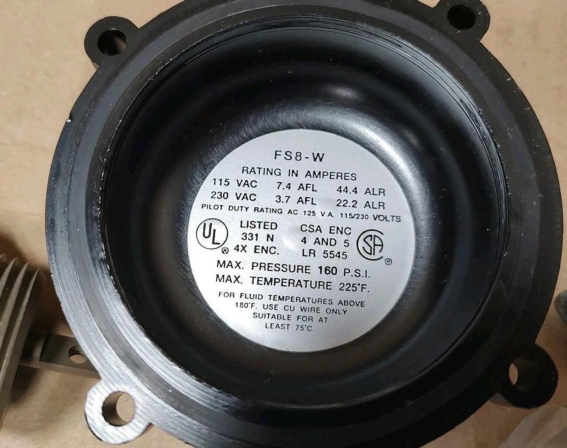 NOS MCDONNELL FS8-W 1" General Purpose Liquid Flow Switch NEMA 4 120/240VAC
