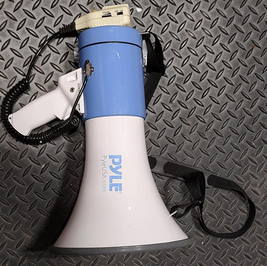 Used USED & WORKING PYLE PMP59IR Megaphone Record & Rechargeable Battery iPod/MP3 Input PMP59IR