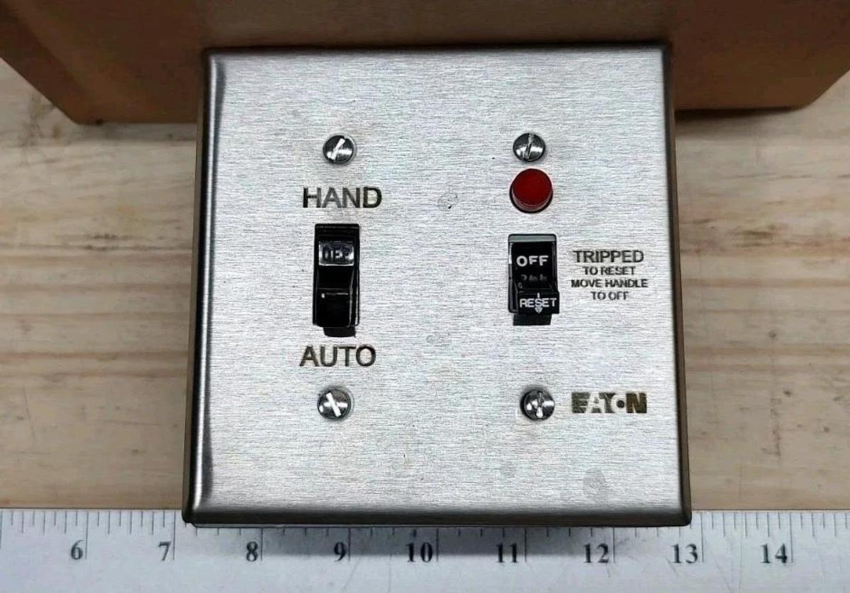 NEW EATON MST02RN1PH 3-4342-001A MANUAL MOTOR STARTER W/HAND/AUTO Nema 1 BOX 786676027991