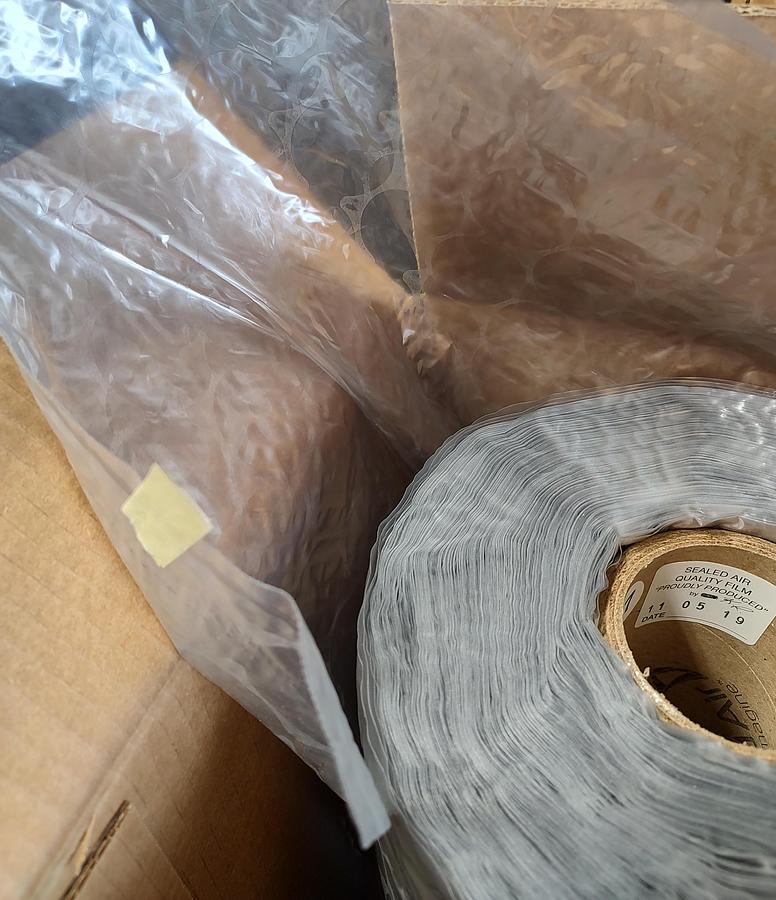 NEW LOT of 1 Sealed Air Bubble Wrap IB LARGE REGULAR FILM ROLL 975Ft 13"W x 12" 101023657