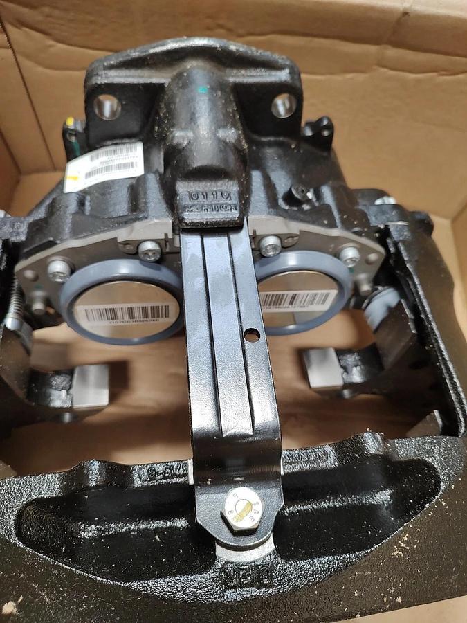 New In Open Box Meritor EX225H302XX000 NABI 6352435 SVC Caliper OPP