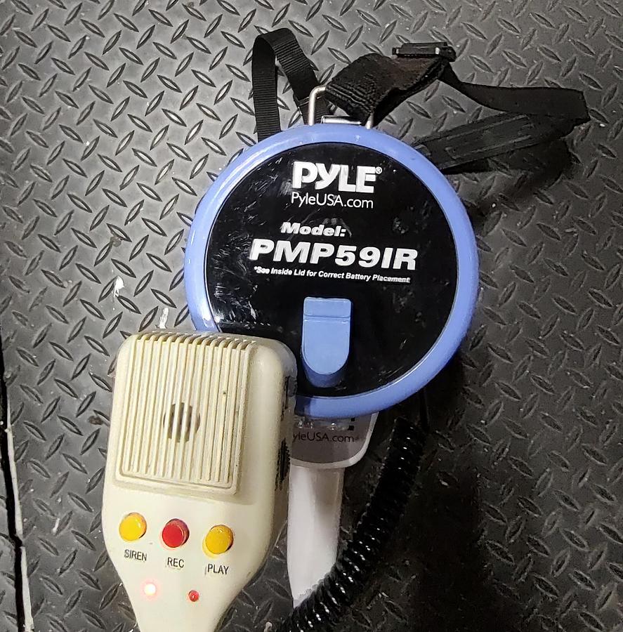 Used USED & WORKING PYLE PMP59IR Megaphone Record & Rechargeable Battery iPod/MP3 Input PMP59IR