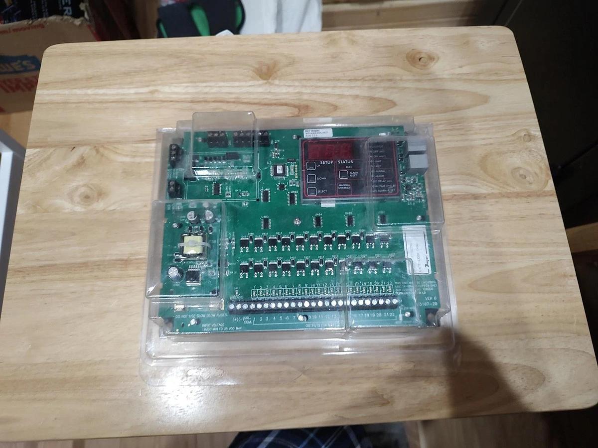 NEW DWYER INSTRUMENTS "DC" DCT1022DC DUST COLLECTOR CONTROL BOARD **DC VOLTAGE**