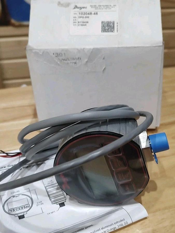 NEW OPEN BOX Dwyer 102048-48 DPG-200 Digital Pressure Gauge -14.7 to 0 psi