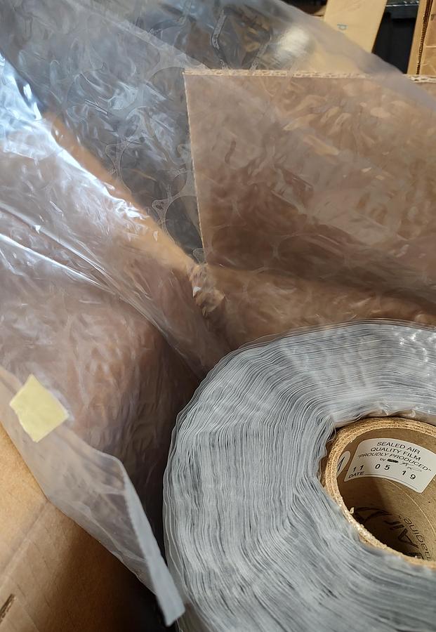 NEW LOT of 1 Bubble Wrap Sealed Air FILM ROLL NewAir I.B. Expresss Premium MEDIUM 2500Ft x 12"W 100640583