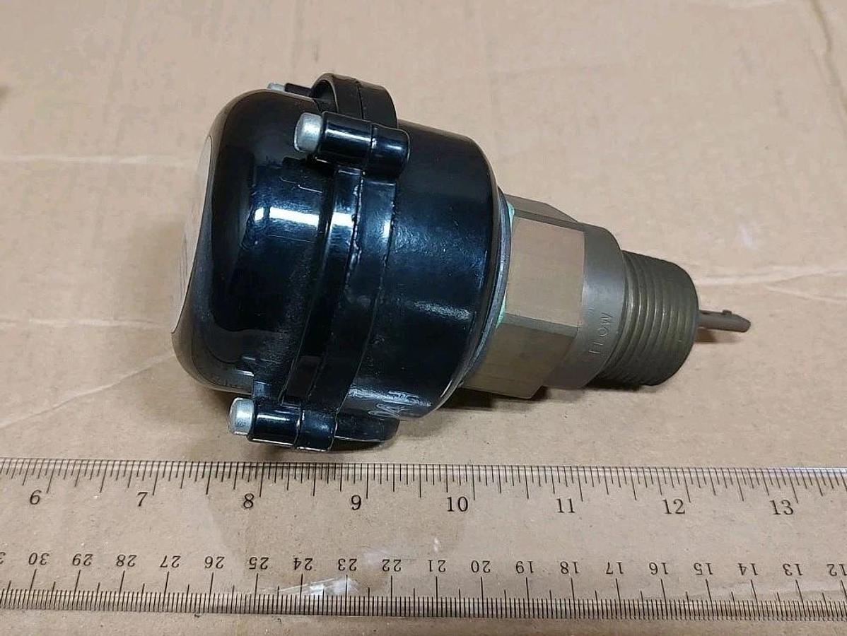 NOS MCDONNELL FS8-W 1" General Purpose Liquid Flow Switch NEMA 4 120/240VAC