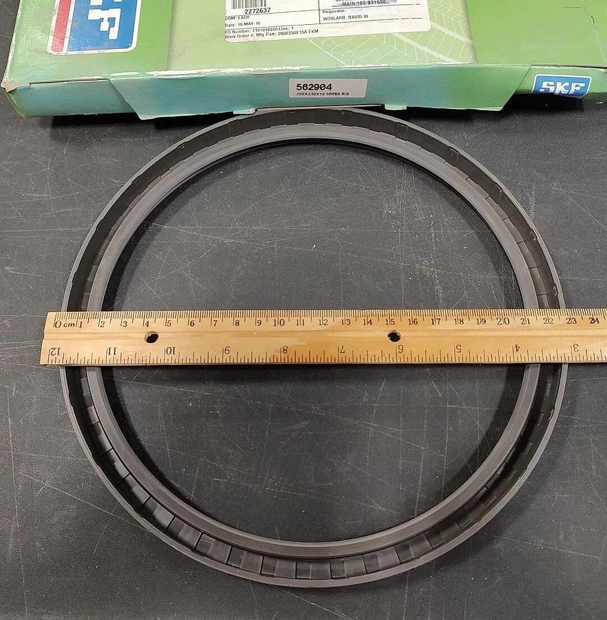 Lot of 1 NEW SKF 562904 Oil Seal CR 200 x 230 x 15 HMS5 RG. A1