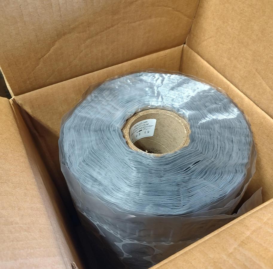 NEW LOT of 1 Sealed Air Bubble Wrap IB LARGE REGULAR FILM ROLL 975Ft 13"W x 12" 101023657
