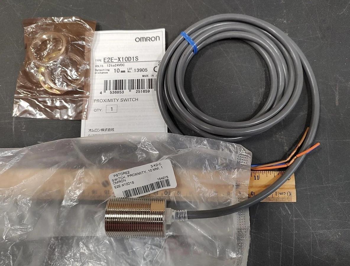 NEW Omron E2E-X10D1S M30 Cylinder Proximity Switch 12-24VDC 10mm detect A2