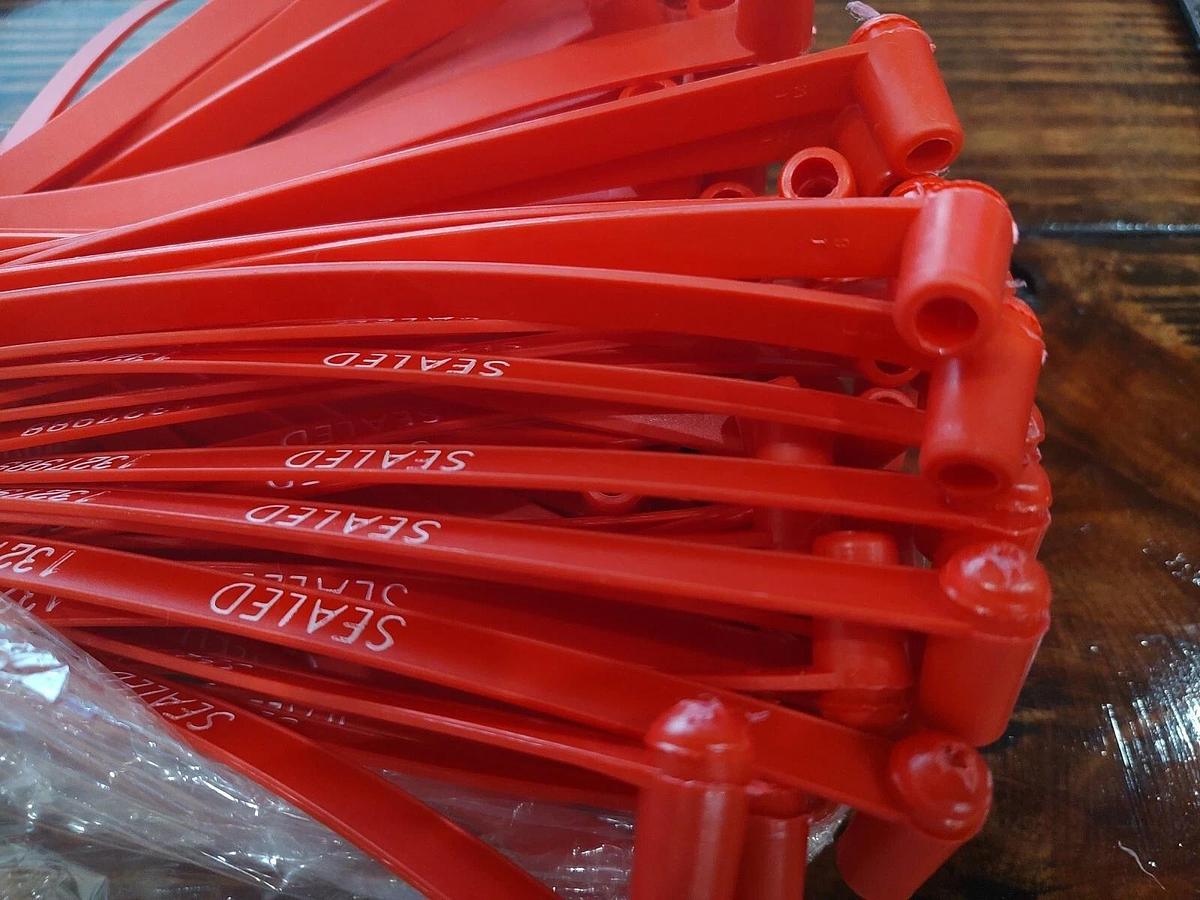 NEW Lot Of 200 Accuform TLS731RD Red Plastic Security Seal 7-1/2" x 3/8" x0.070"