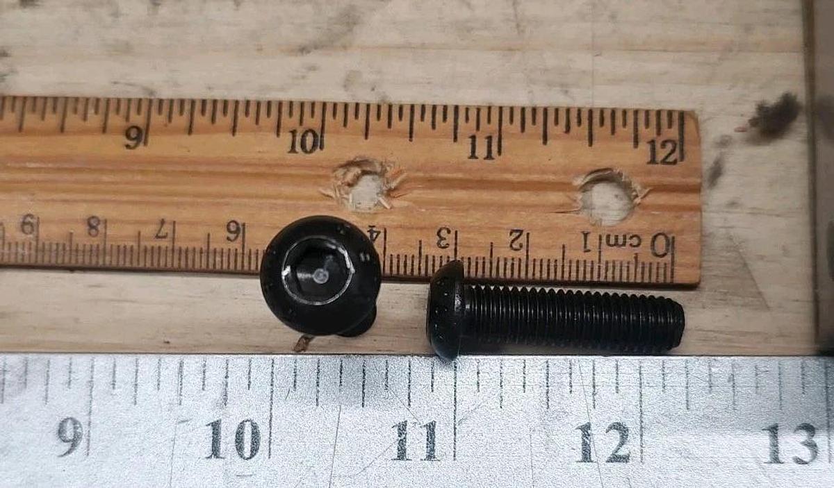 NEW Fastenal 1139919 Button Head Socket Cap Screw Black OxSteel M8-1.25mm x 30mm