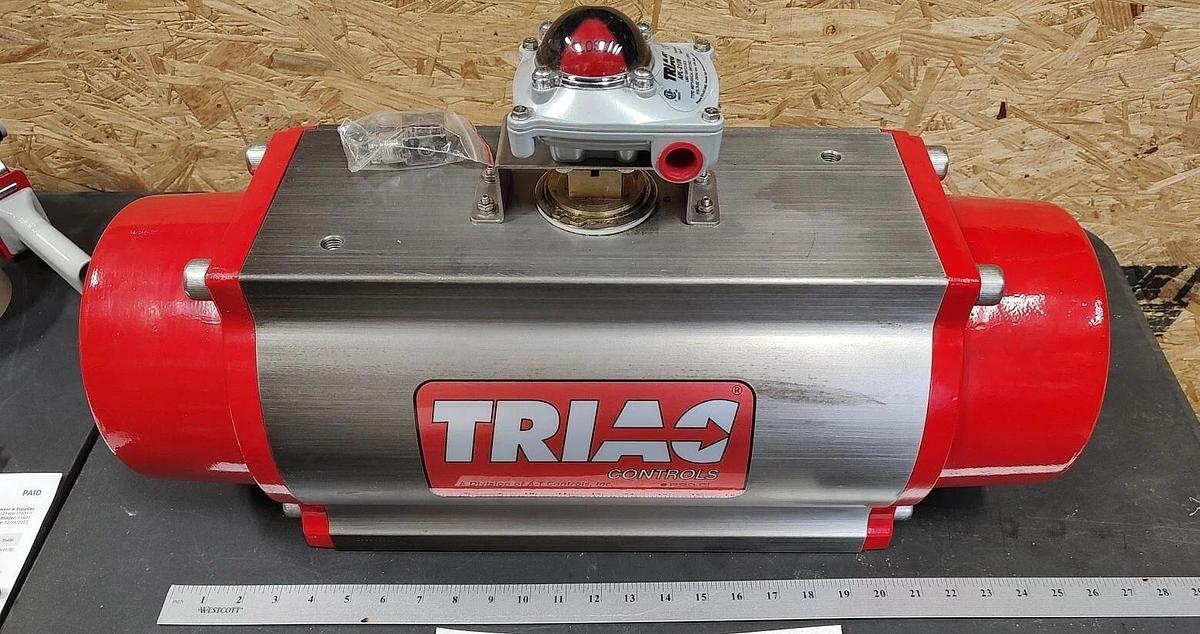 NEW TRIAC 2R1750DA Rack & Pinion Double Acting Actuator w/APL-210N 2SPDT LS's