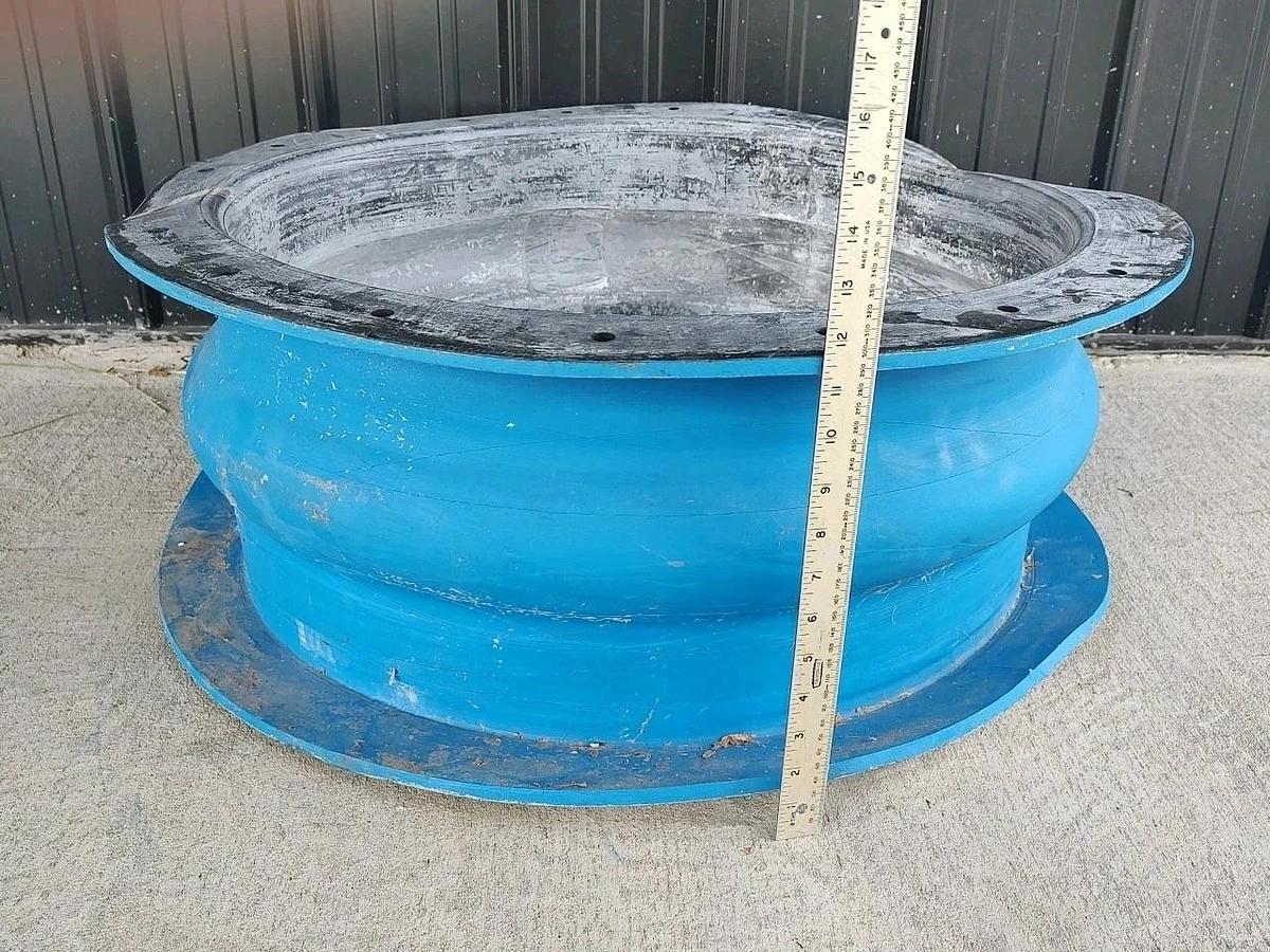 NEW NO PKG Garlock Style 8420 Expansion Joint 32" Dia EZ-Flo Arch 1 blank flange
