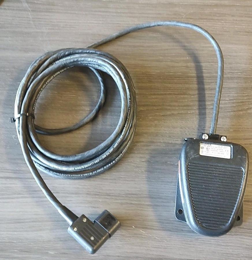 Refurbished REFURB Linemaster 632-S Clipper Foot Switch, Electrical, Single Pedal, Momentary