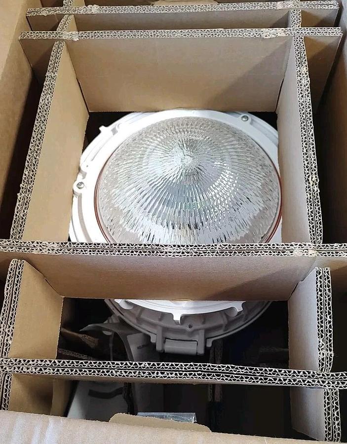 NEW Holophane Petrolux LED PLED2 10000LM WET LOCATION High Bay Fixture - WHITE