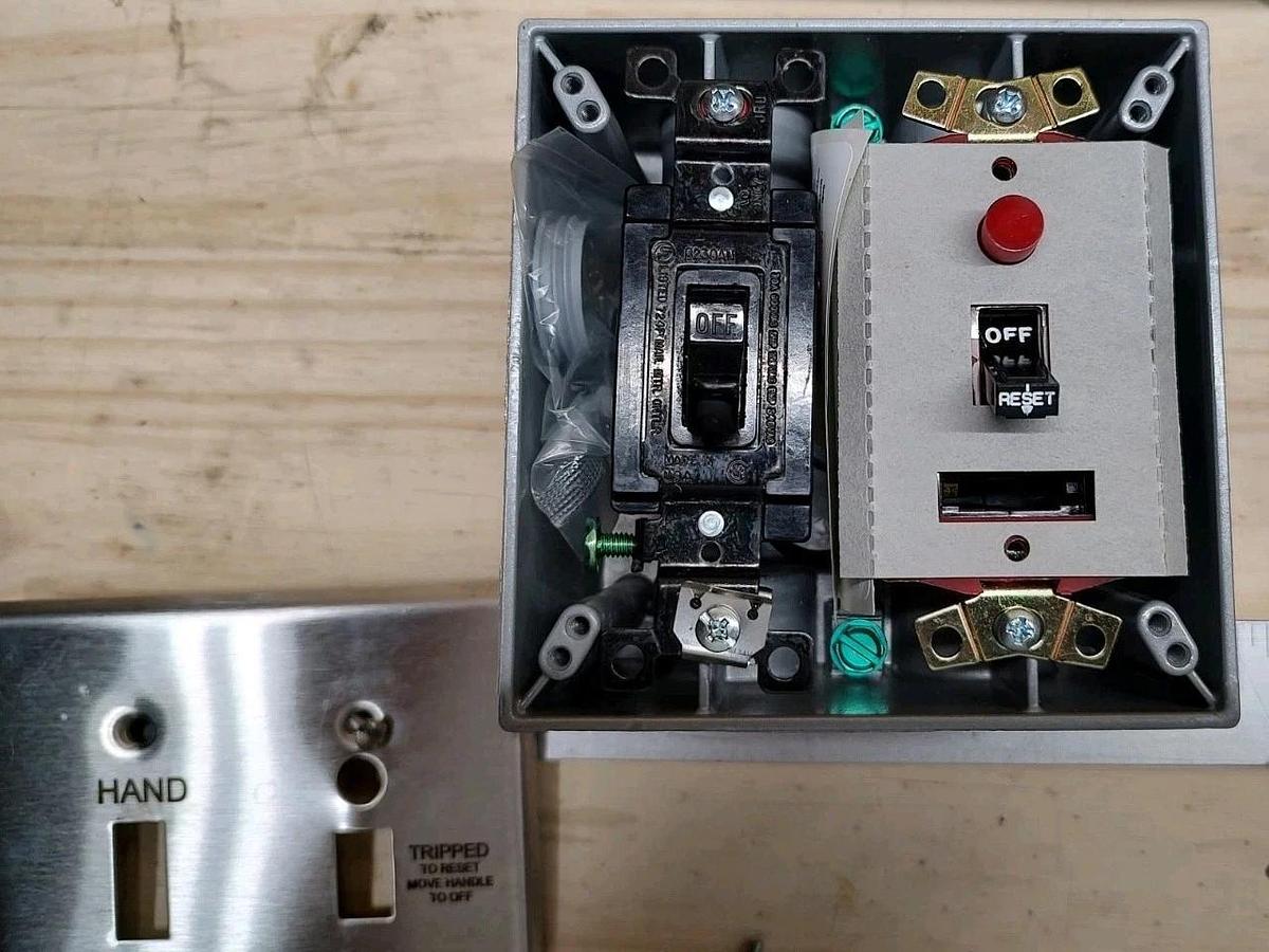 NEW EATON MST02RN1PH 3-4342-001A MANUAL MOTOR STARTER W/HAND/AUTO Nema 1 BOX 786676027991