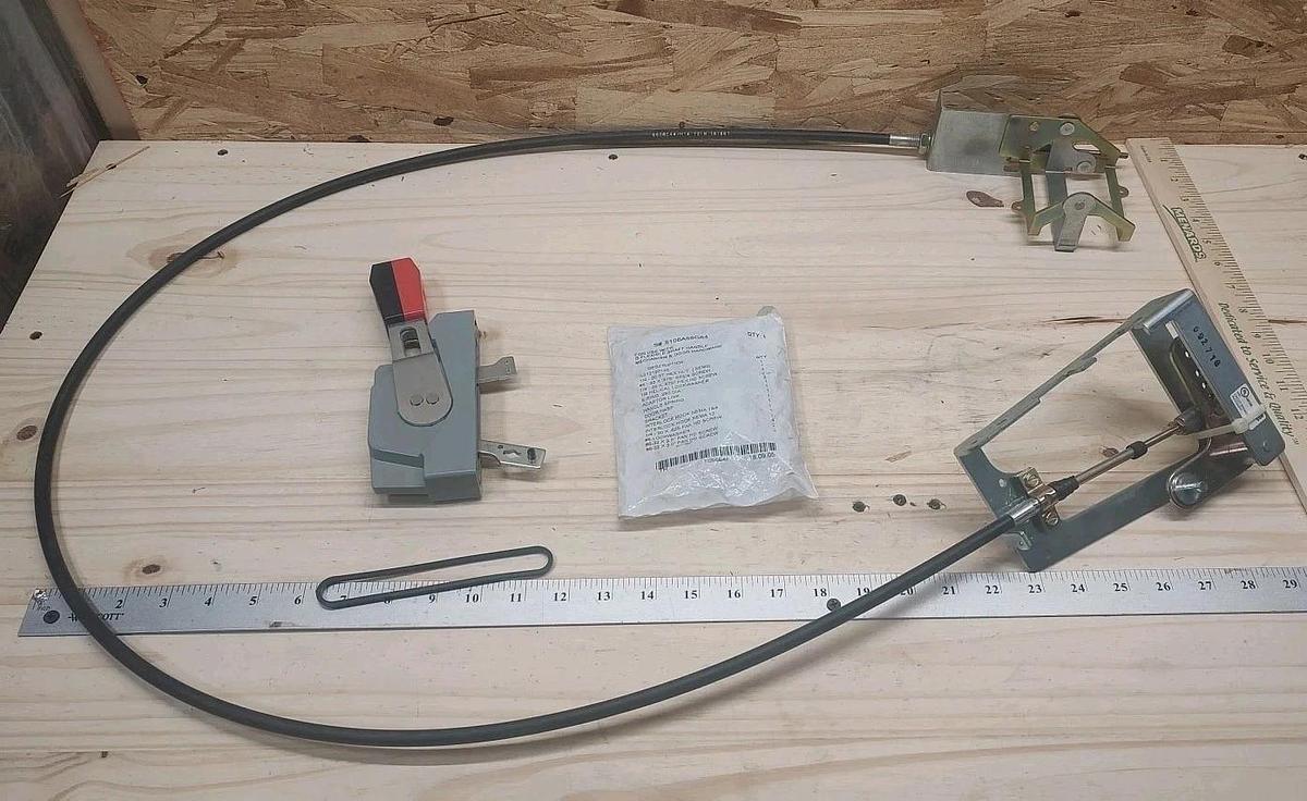 New In Old Box EATON F0S06C G-Flexible Shaft 6ft Long For Type 1/3R/12 Enclosure