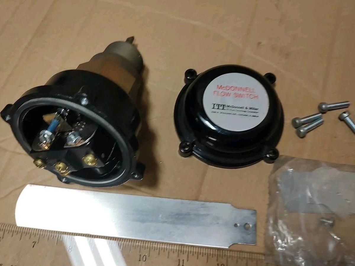 NOS MCDONNELL FS8-W 1" General Purpose Liquid Flow Switch NEMA 4 120/240VAC