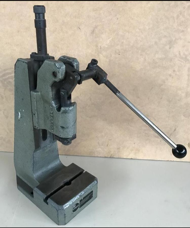 Gebraucht Metallbearbeitungsmaschine SCHMIDT Nr. 11 - Kniehebelpressen